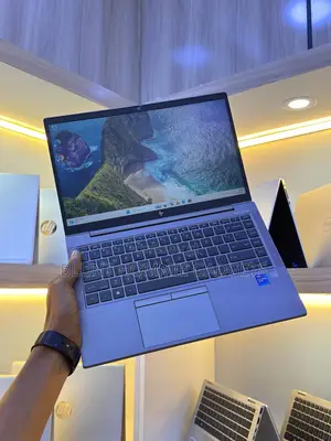 Laptop HP ZBook Firefly 14 G7 16GB Intel Core i7 HDD+SSD 512GB