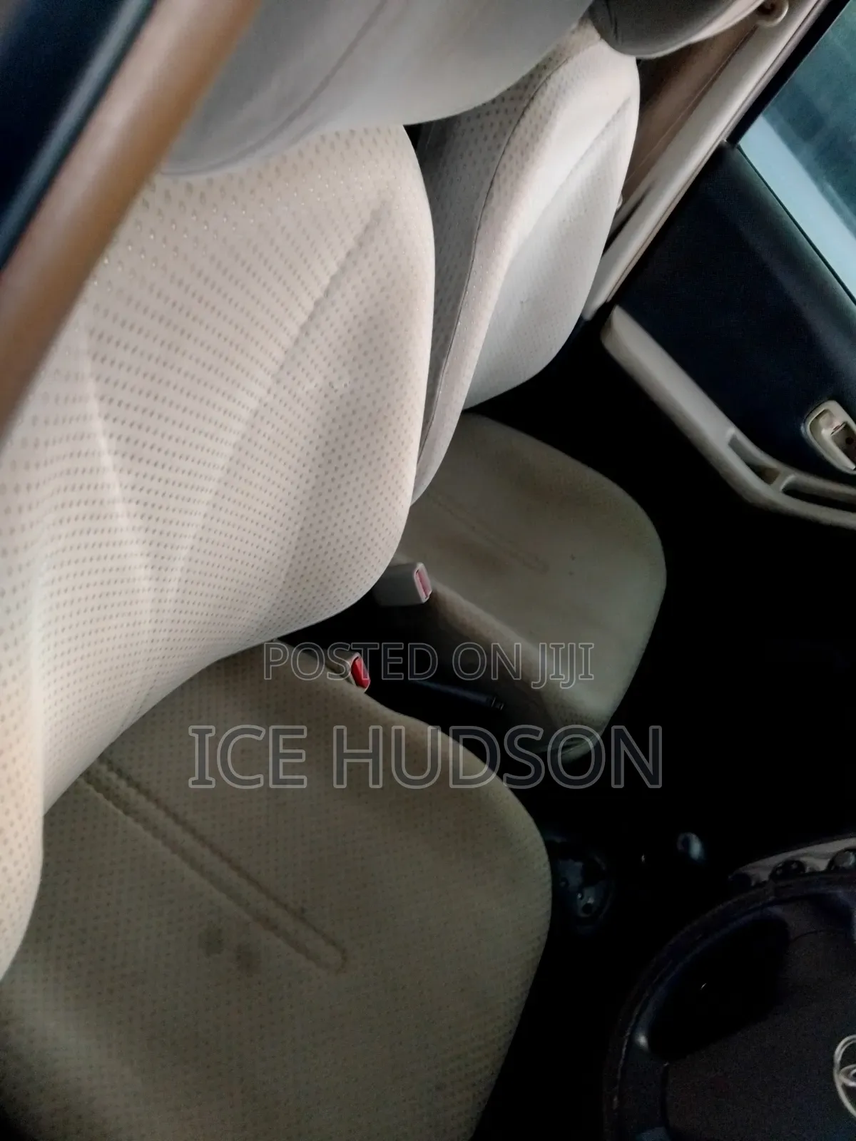 Toyota Vitz 2011 Silver