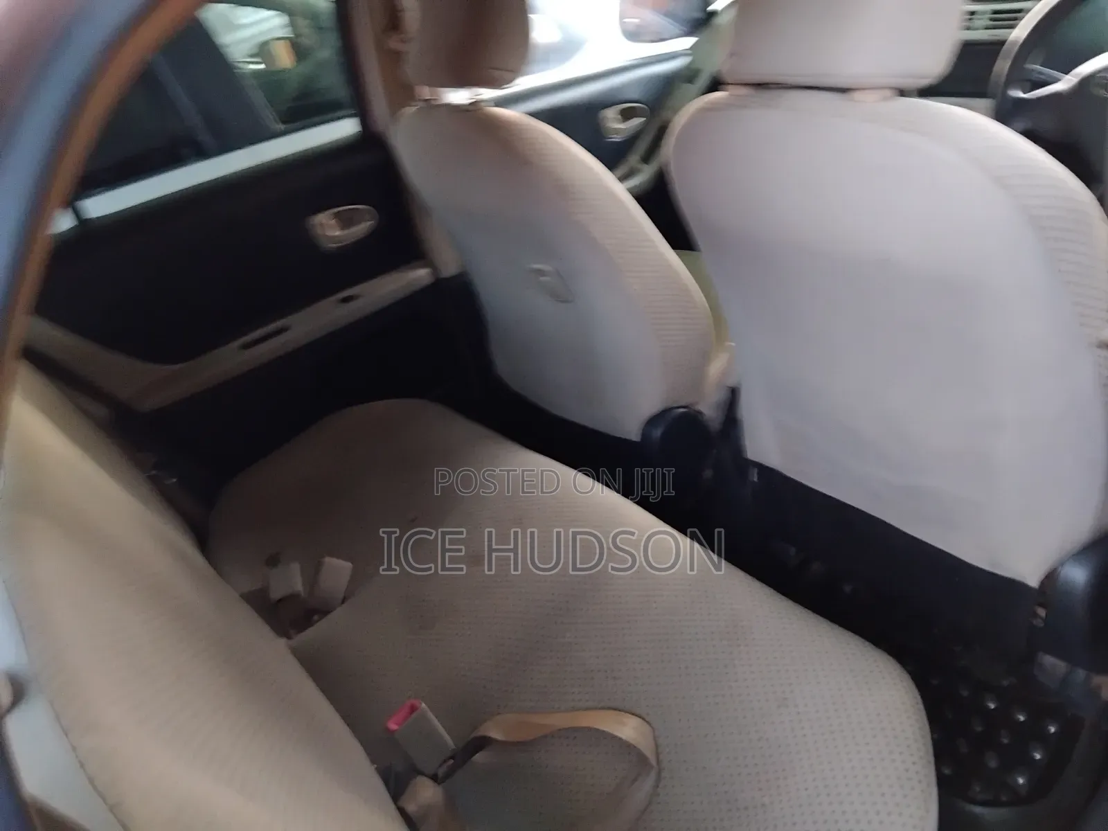 Toyota Vitz 2011 Silver