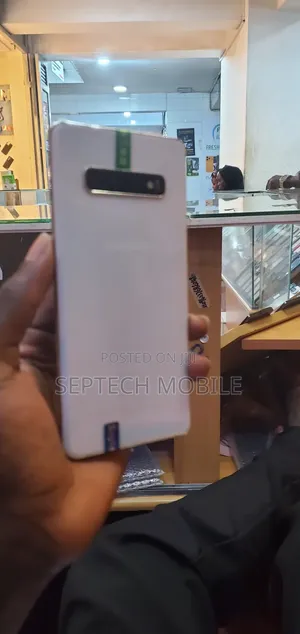 New Samsung Galaxy S10 128 GB Blue