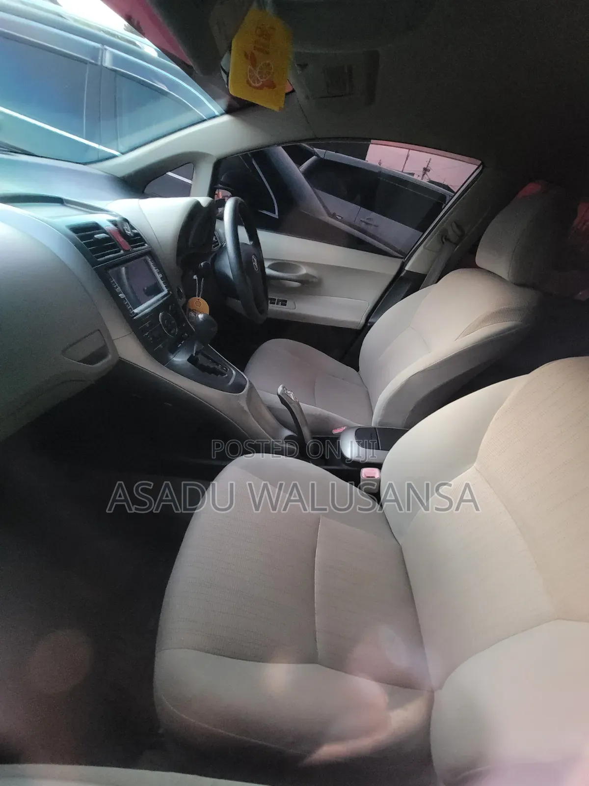 Toyota Auris 2012 Silver