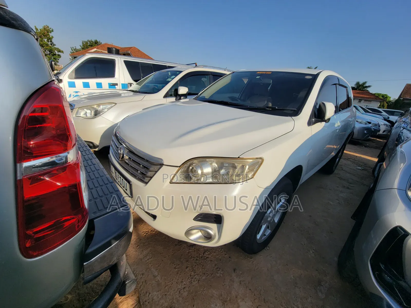Toyota Vanguard 2012 White