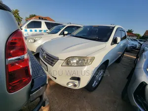 Toyota Vanguard 2012 White