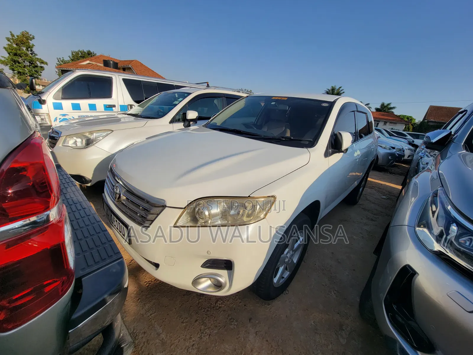 Toyota Vanguard 2012 White