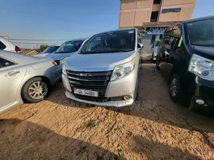 Toyota Noah 2016 Silver