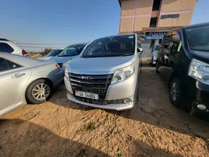 Toyota Noah 2016 Silver