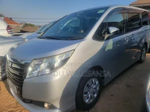 Toyota Noah 2016 Silver