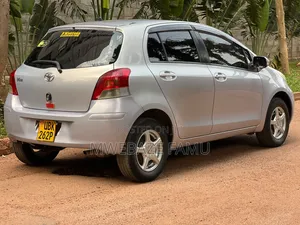 Toyota Vitz 2008 Silver