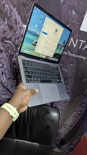Laptop Apple MacBook Pro 2022 M2 8GB Apple M2 SSD 512GB