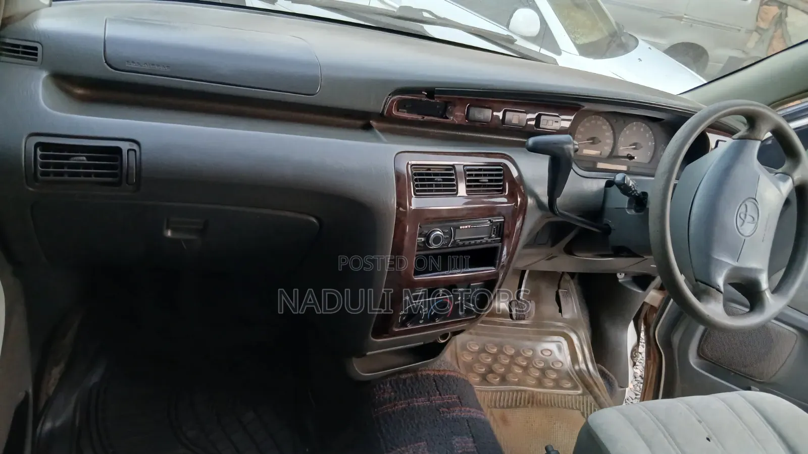 Toyota Noah 2001 White