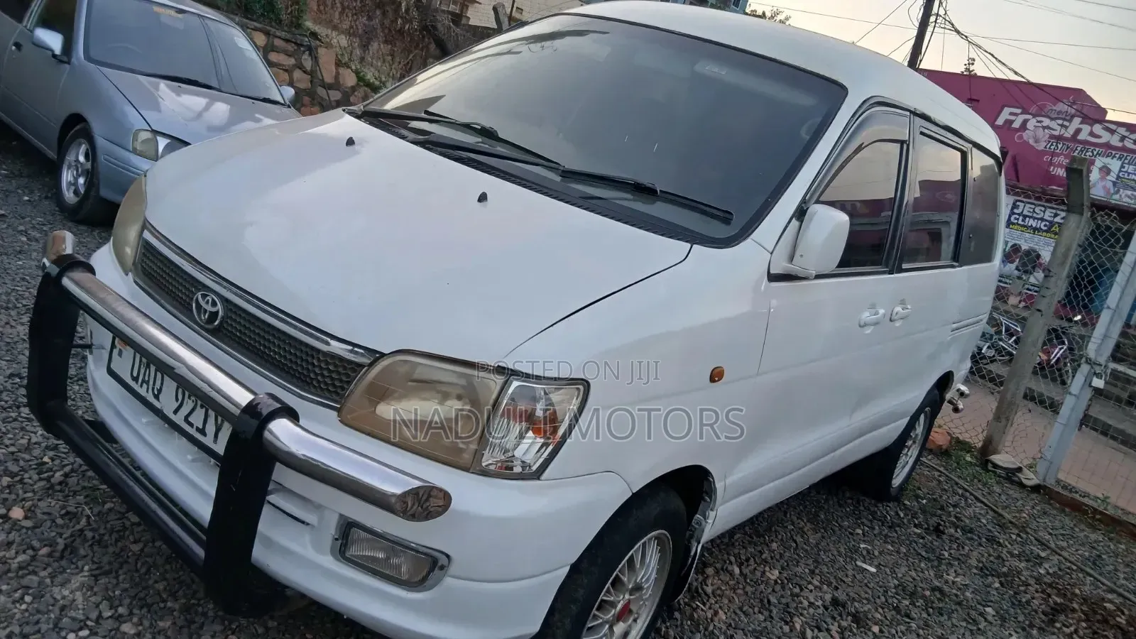 Toyota Noah 2001 White