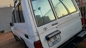 Toyota Land Cruiser 2007 White