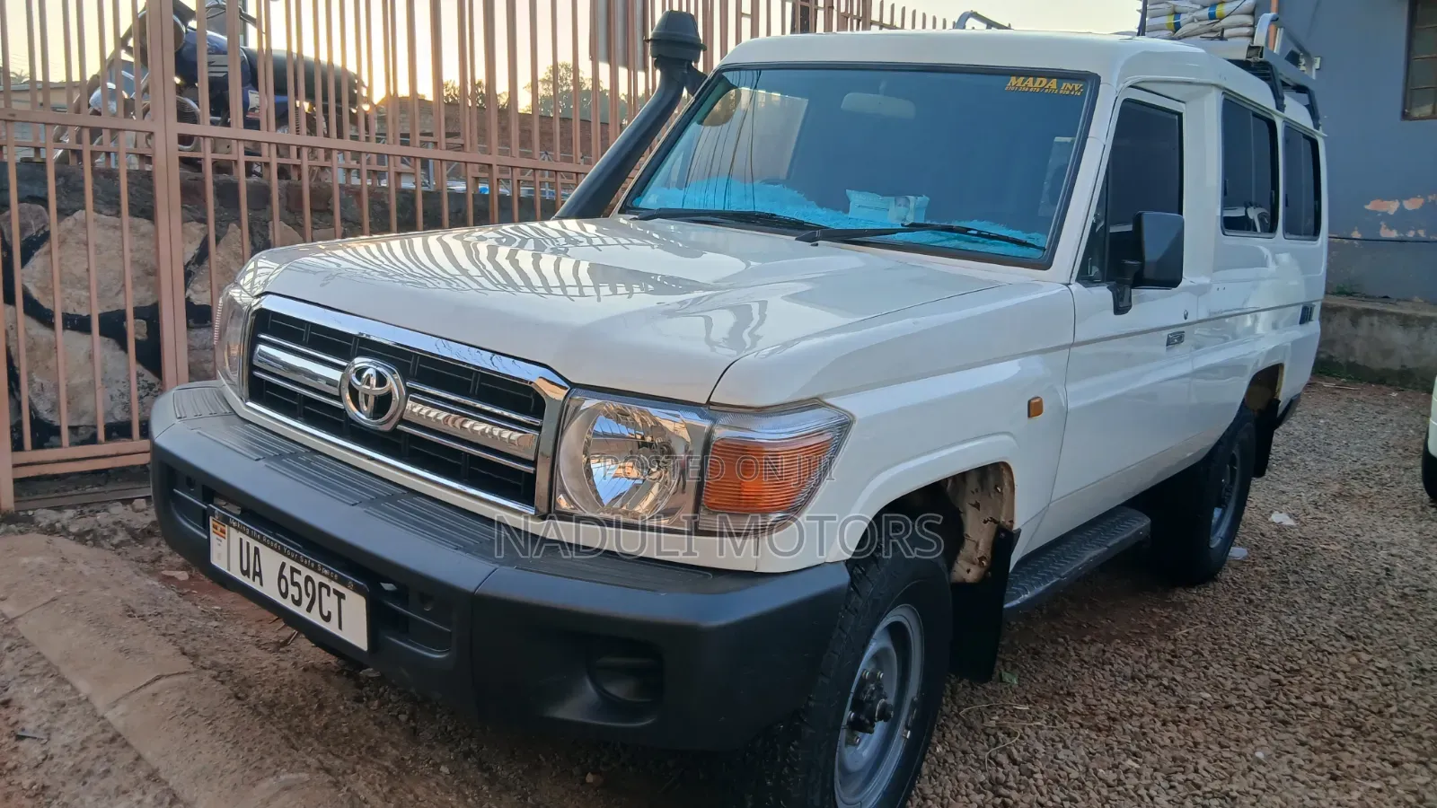 Toyota Land Cruiser 2007 White
