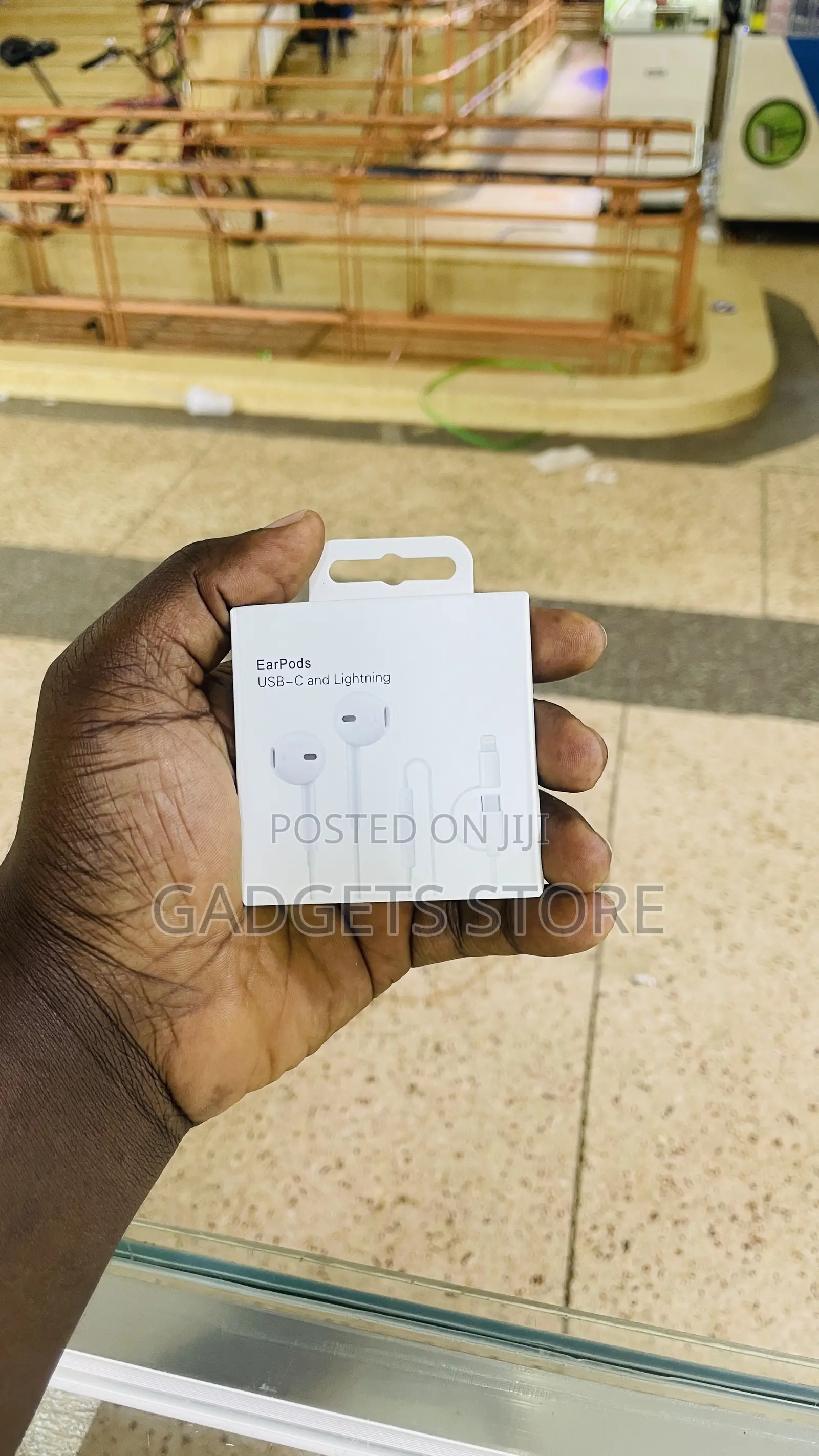 Apple EarPods Featuring Both USB-C and Lightning