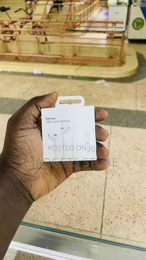 Apple EarPods Featuring Both USB-C and Lightning