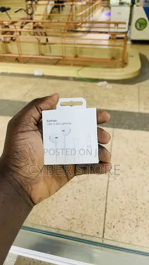 Apple EarPods Featuring Both USB-C and Lightning