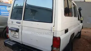 Toyota Land Cruiser 2007 White