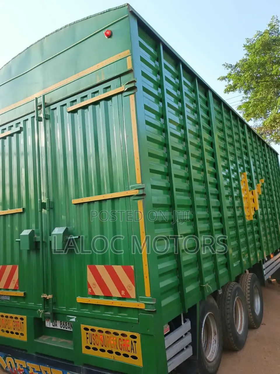 Mitsubishi Fuso 2002 White
