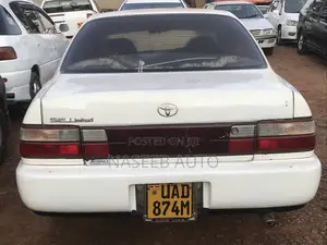 Toyota Corolla 2000 White