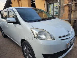 Toyota Passo Sette 1.5 FWD 2010 White