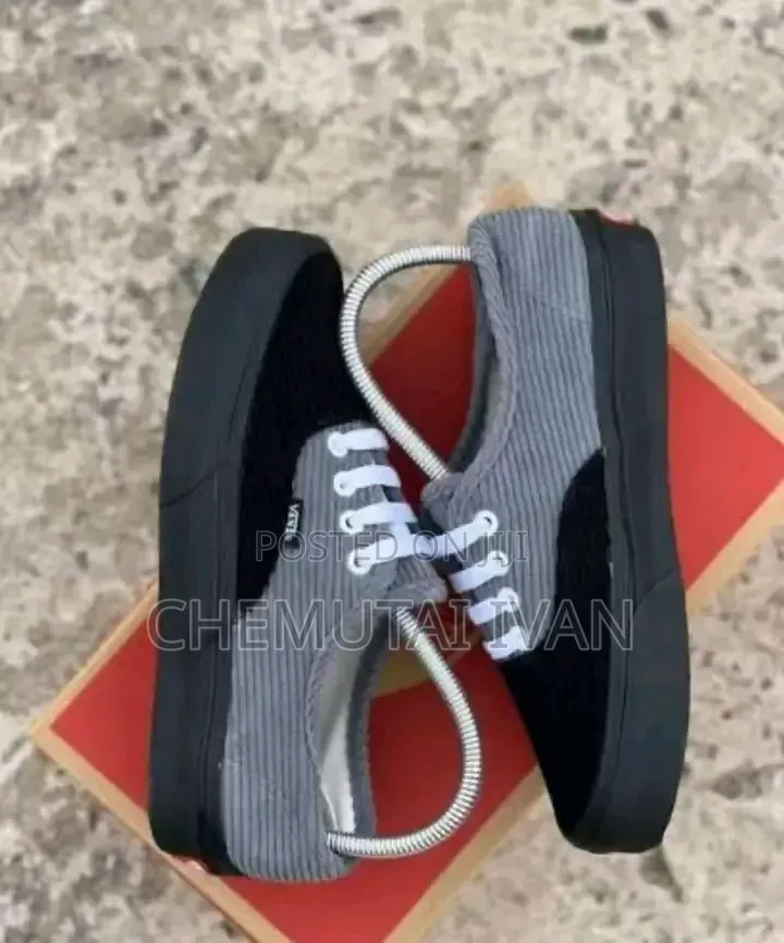 Authentique Off-White Vans