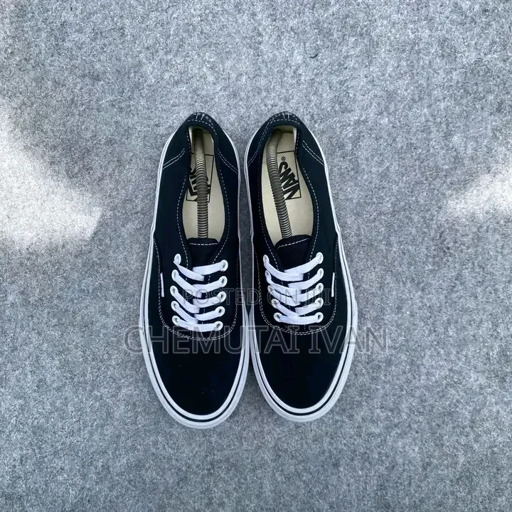 Authentique Off-White Vans