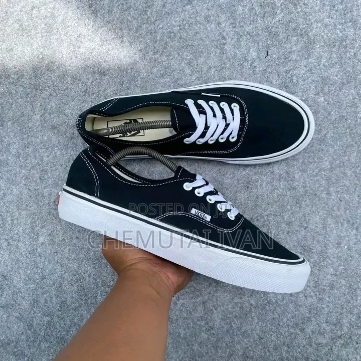 Authentique Off-White Vans