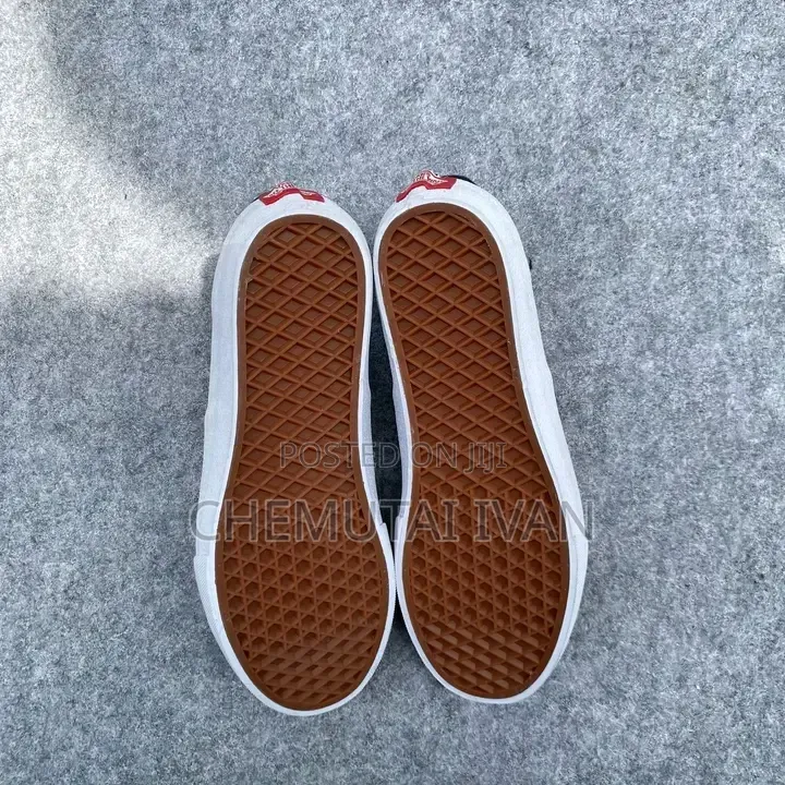 Authentique Off-White Vans
