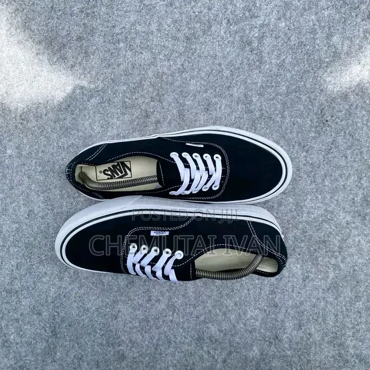 Authentique Off-White Vans