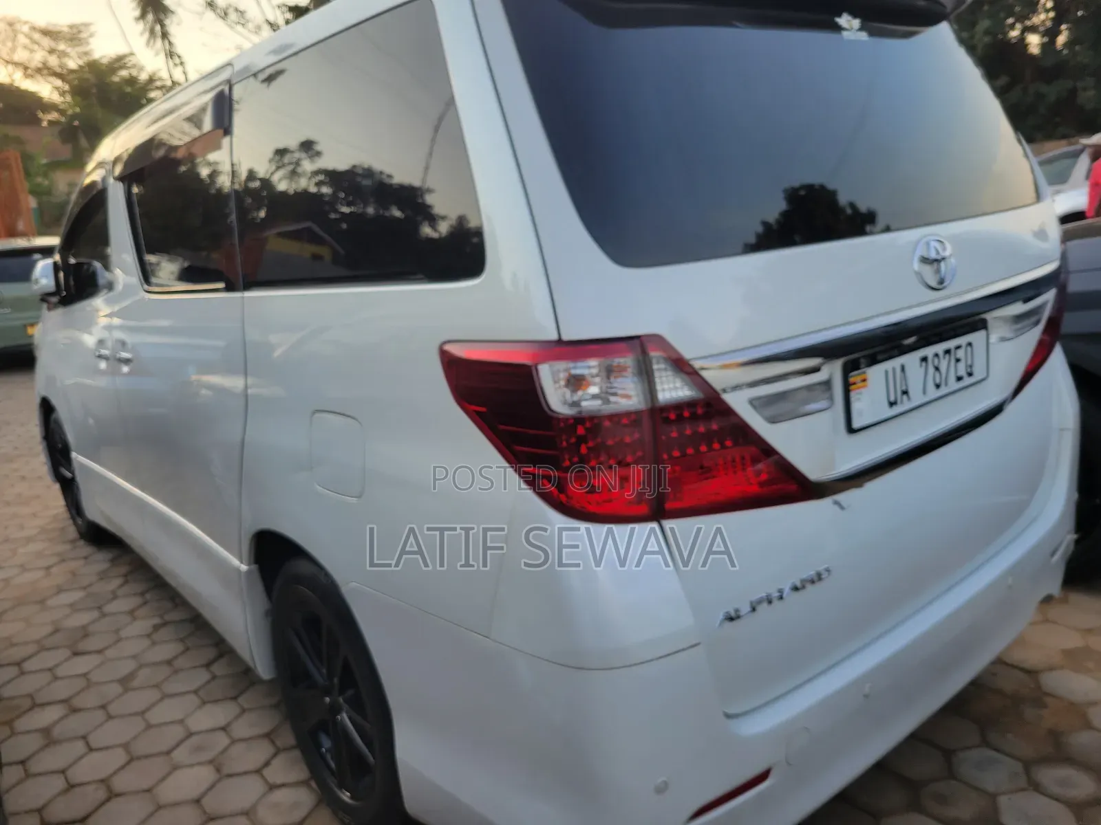 Toyota Alphard 2.4 Petrol AWD 2013 White