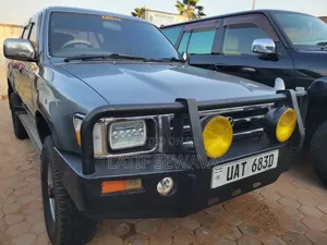 Toyota Hilux 1998 Gray