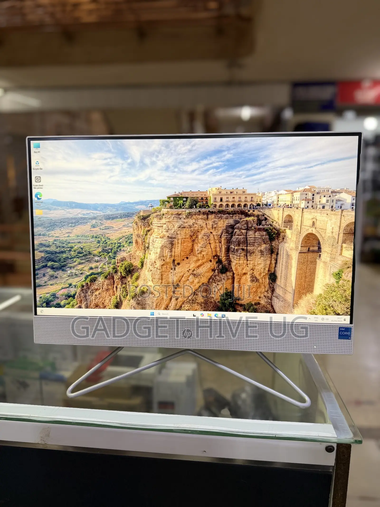 Desktop Computer HP 200 G4 22 All-in-One 8GB Intel Core i5 SSD 256GB