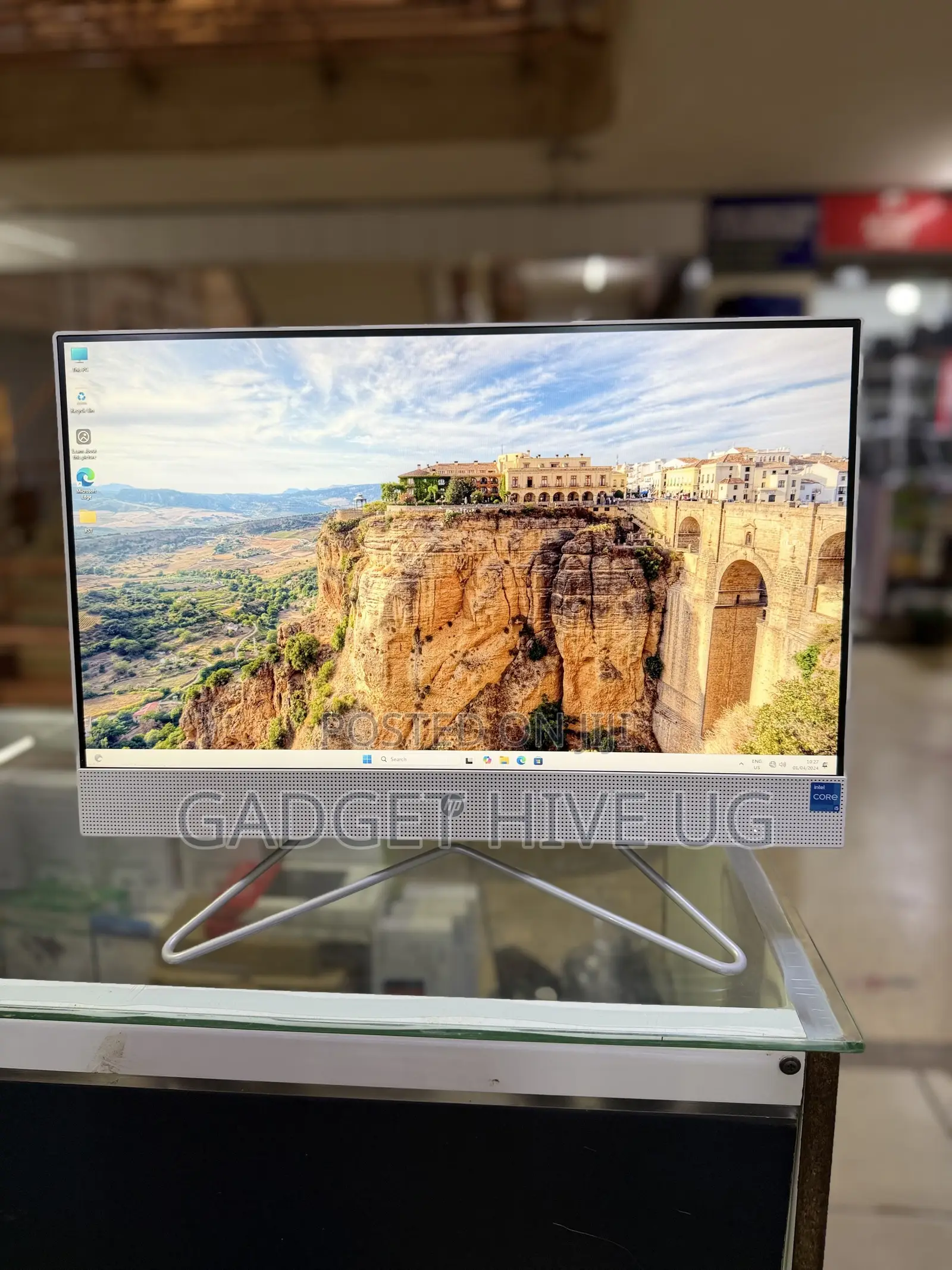 Desktop Computer HP 200 G4 22 All-in-One 8GB Intel Core i5 SSD 256GB
