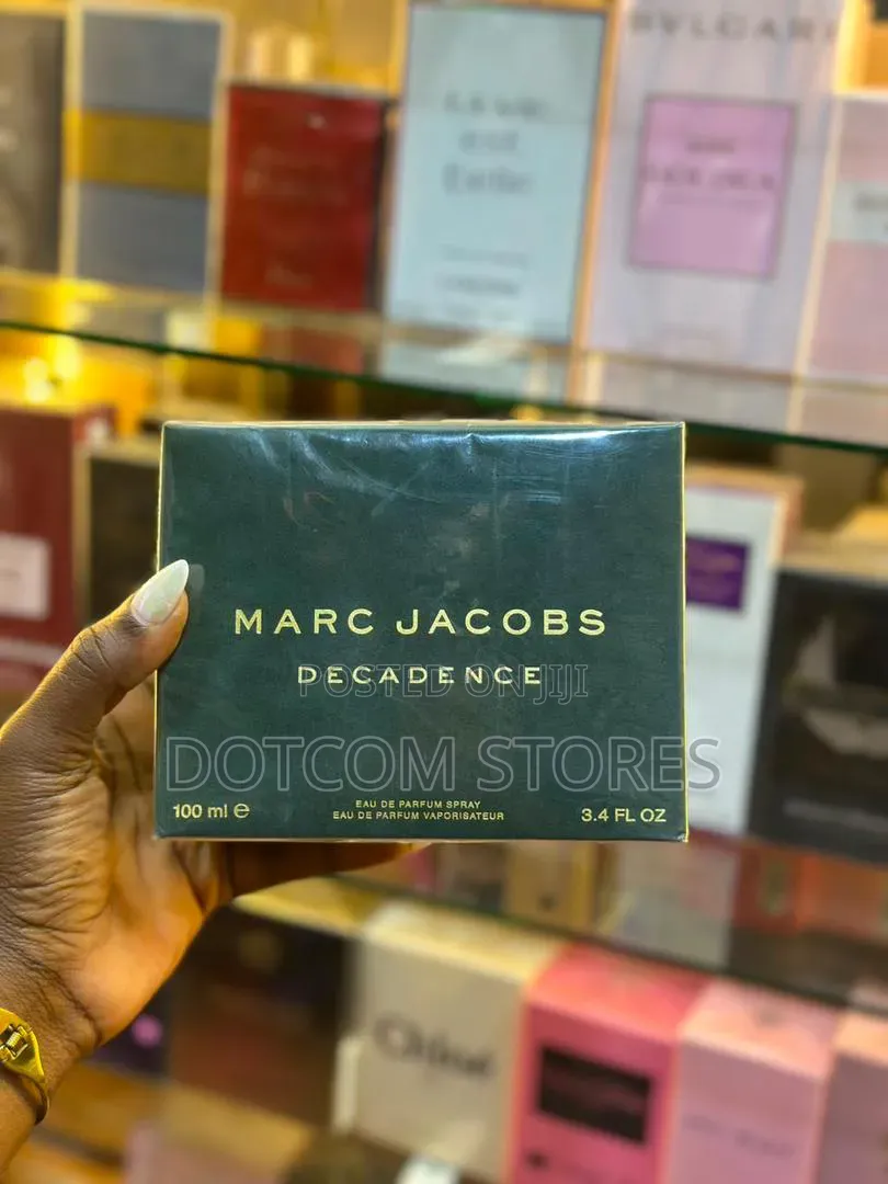 100 Ml (3.4 Fl. Oz.) Marc Jacobs Decadence Eau De Parfum Spray.
