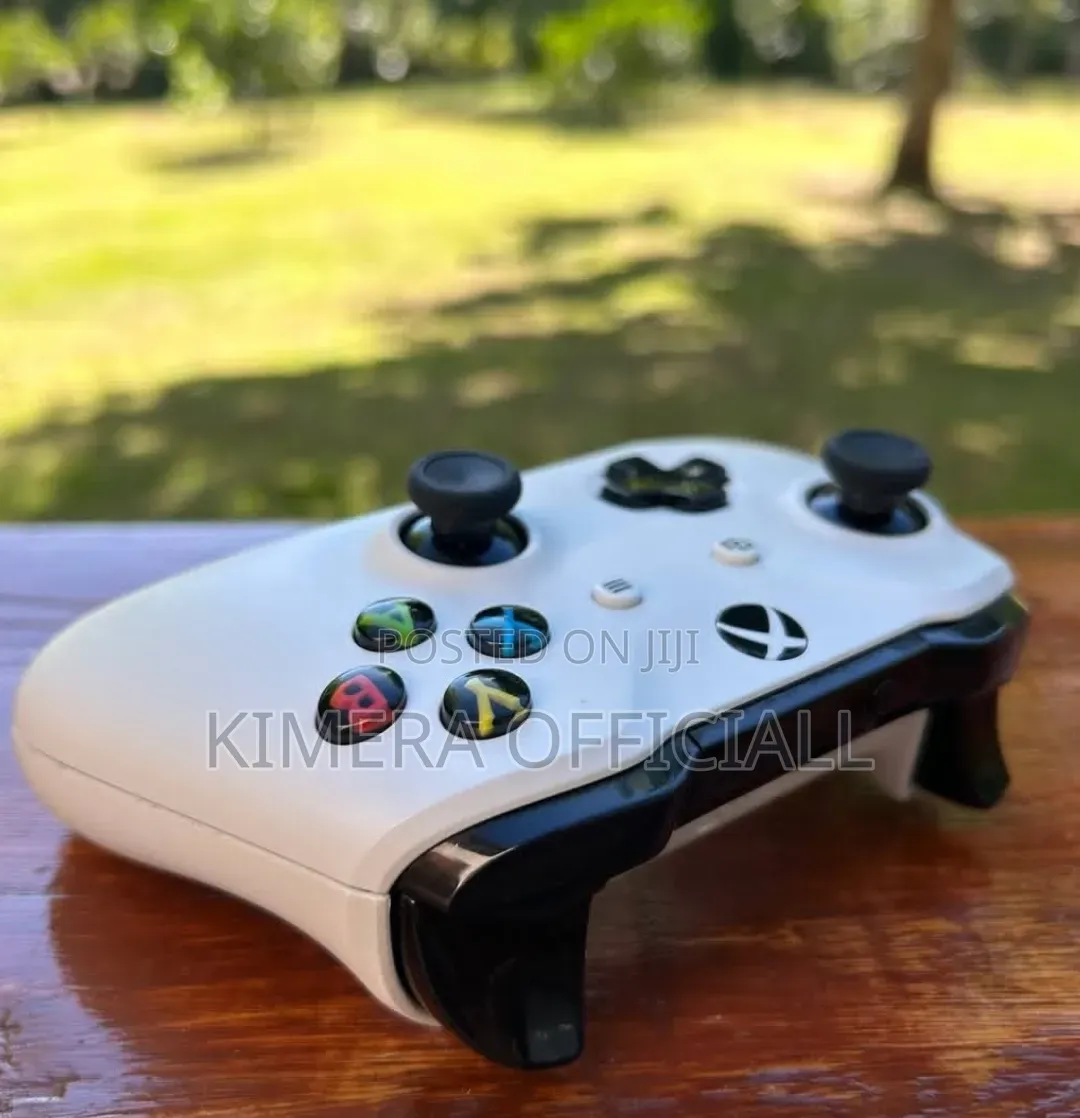 Clean UK Used Original Xbox One Wireless Controllers Pads in Kampala