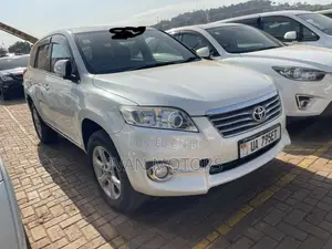 Toyota Vanguard 2010 White