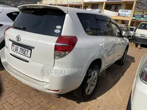 Toyota Vanguard 2010 White