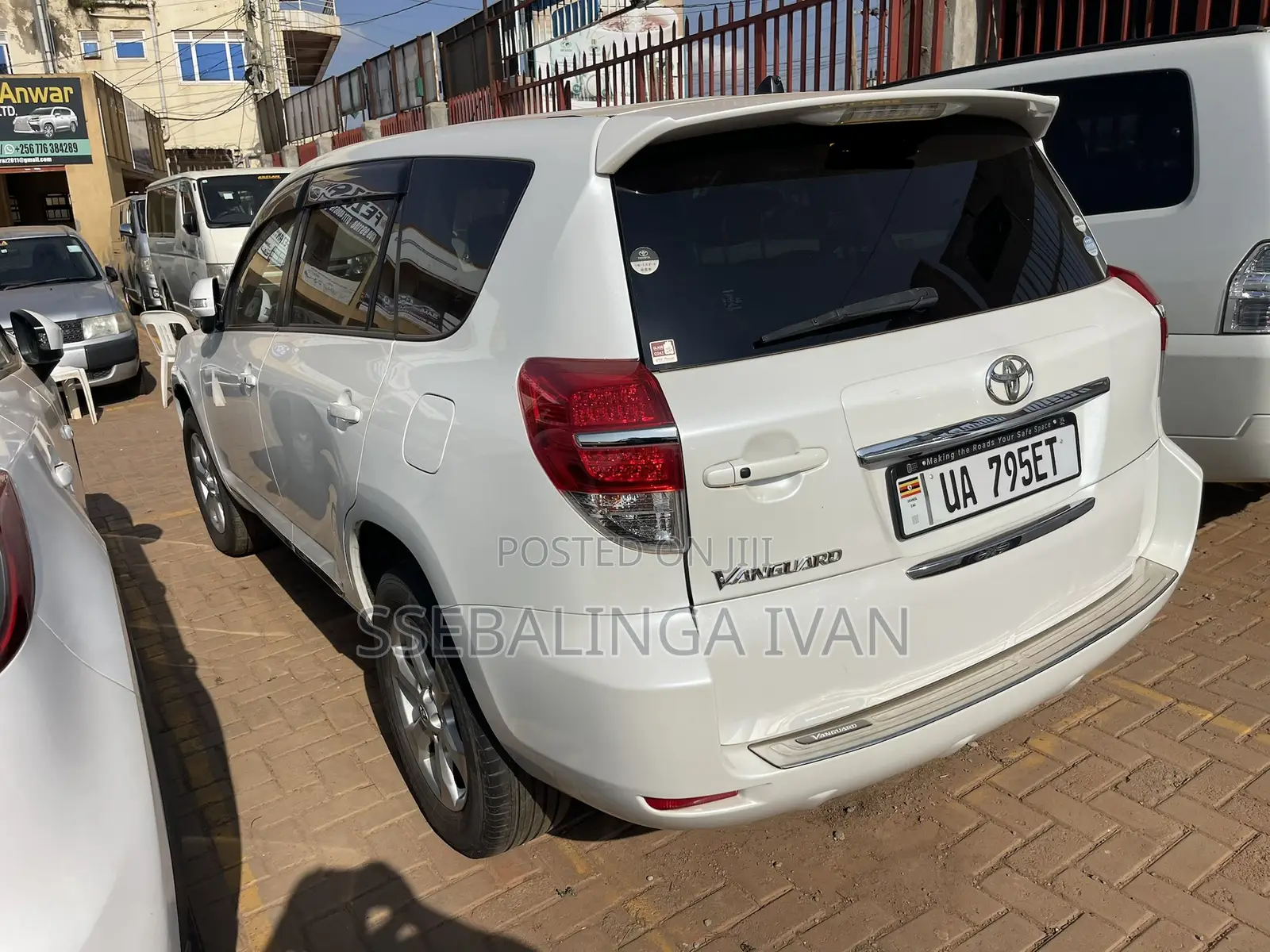 Toyota Vanguard 2010 White