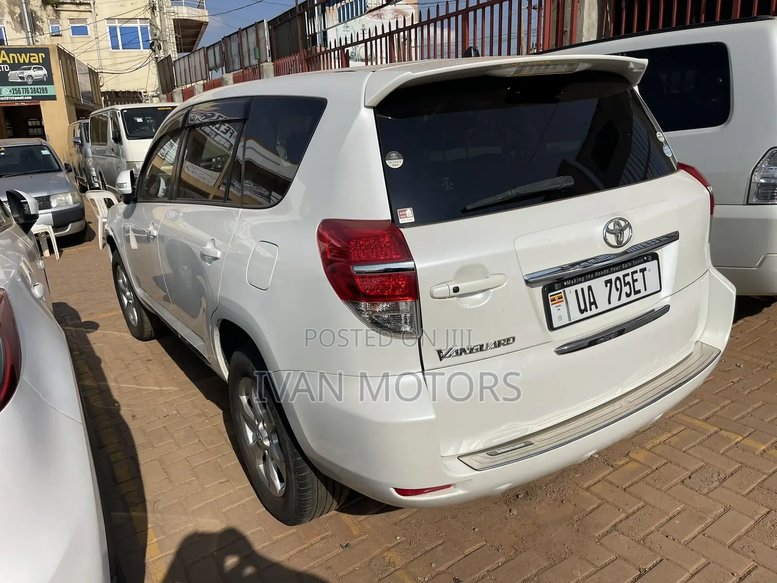 Toyota Vanguard 2010 White