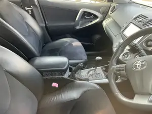 Toyota Vanguard 2010 White
