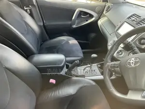 Toyota Vanguard 2010 White