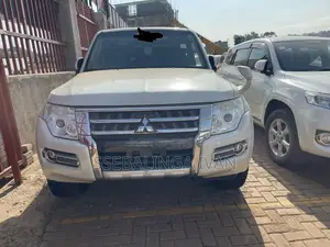 Mitsubishi Pajero 2014 White