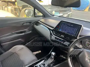 Toyota RAV4 LE FWD (2.5L 4cyl 6A) 2017