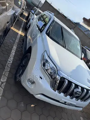 Toyota Land Cruiser Prado 4.0 Petrol TX 2017