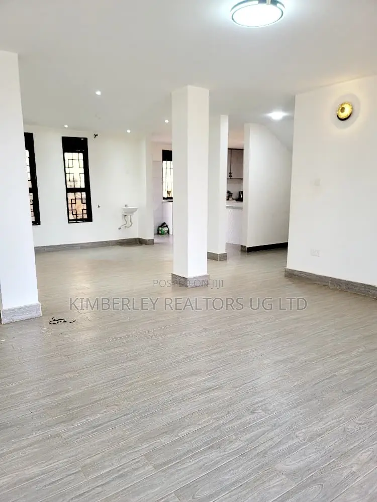 5bdrm House in Division A for sale