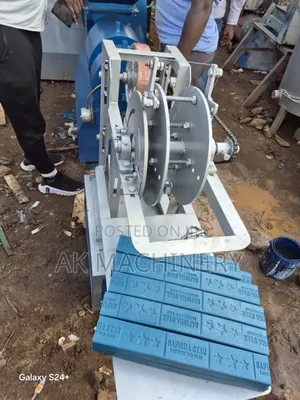 Bbarsoap Plodder Machine With an Automatic Cutter.