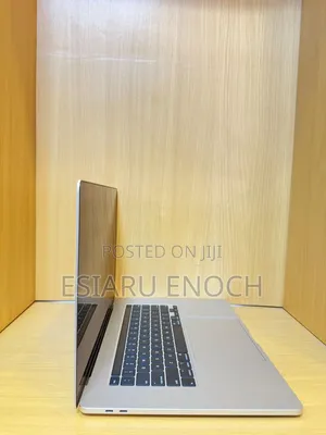 New Laptop Apple MacBook Pro 2019 16GB Intel Core i7 SSD 512GB