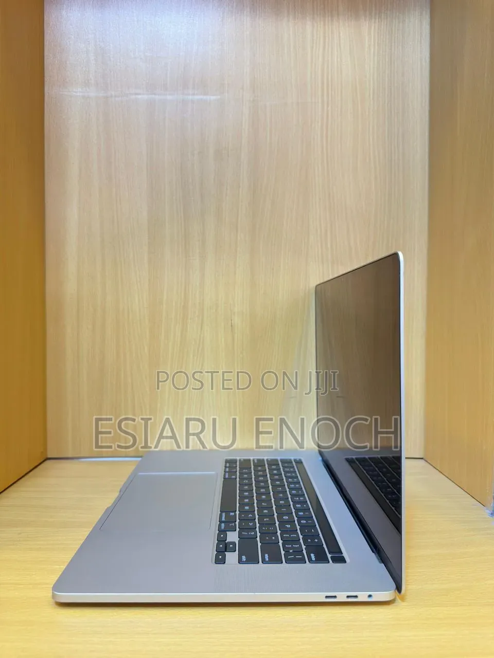 New Laptop Apple MacBook Pro 2019 16GB Intel Core i7 SSD 512GB