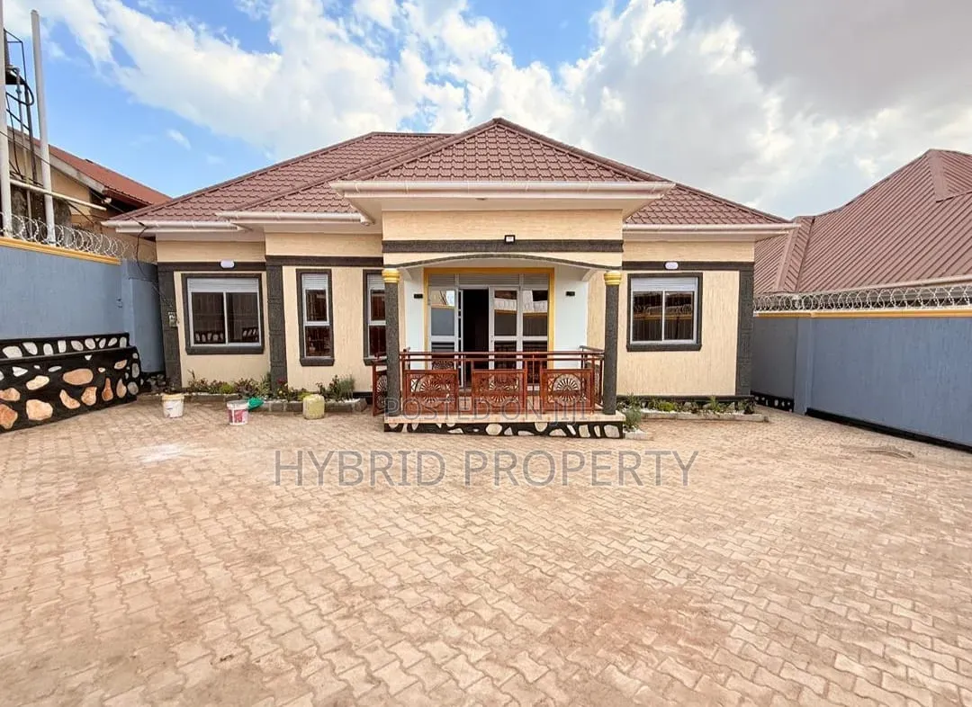 4bdrm House in Nansana Along Hoima for sale