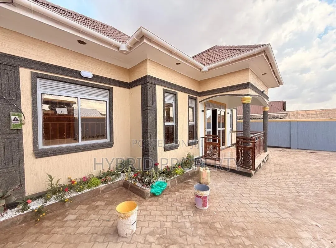 4bdrm House in Nansana Along Hoima for sale